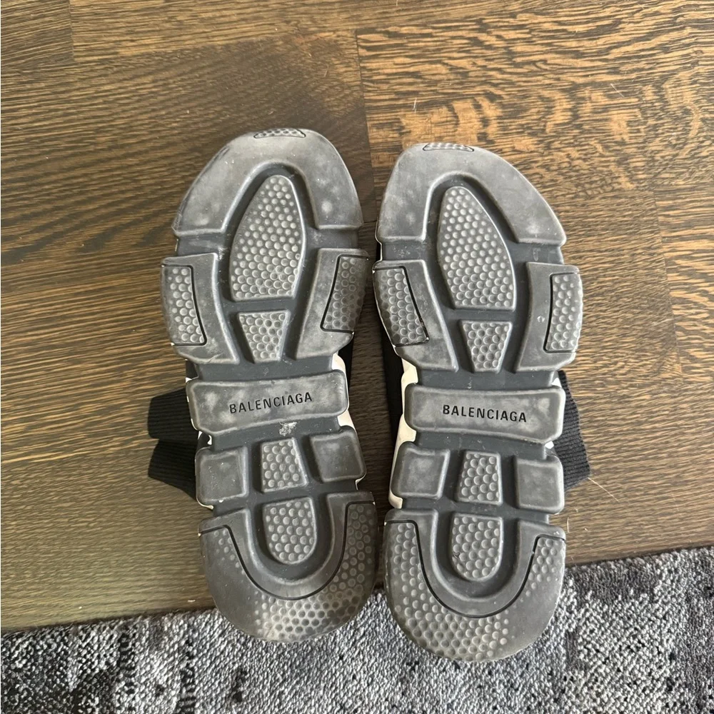 Lightly worn mens Balenciaga sneakers size 8.5 - Picture 3 of 3